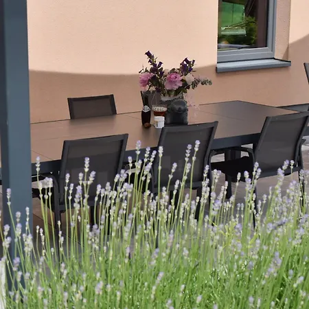 Chez Martine Et Jean-marc Oda ve Kahvaltı