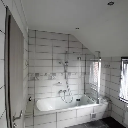 Chez Martine Et Jean-marc Oda ve Kahvaltı *